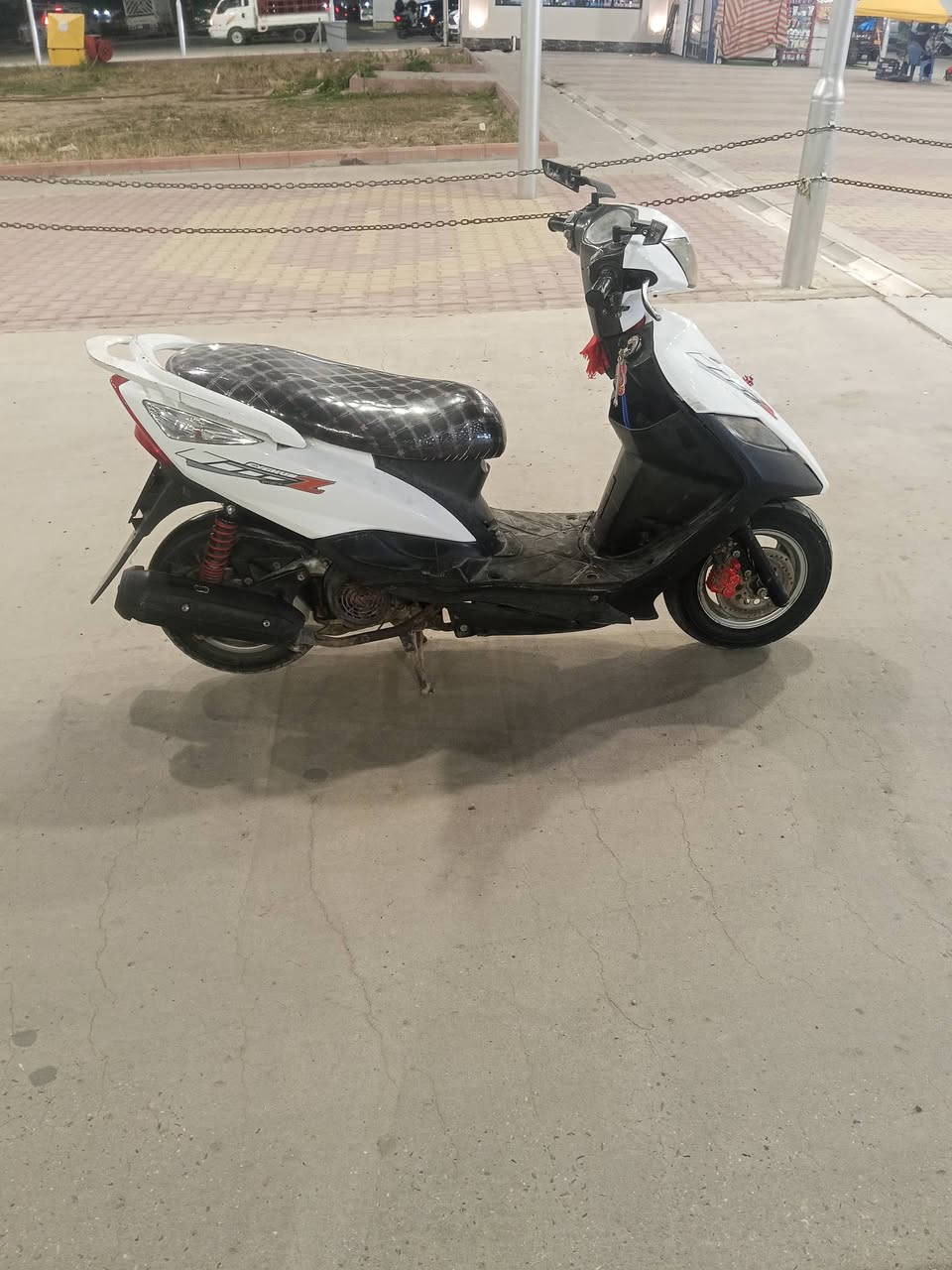 دراجه ماكس ثعلب نظيفة سلف هندر كهربائيات كلها شغاله مكينه ابلاديه  ناعمه شلعه قويه اوراقها كامله مكاني الشعب سعرها 375 التليفون ***********
