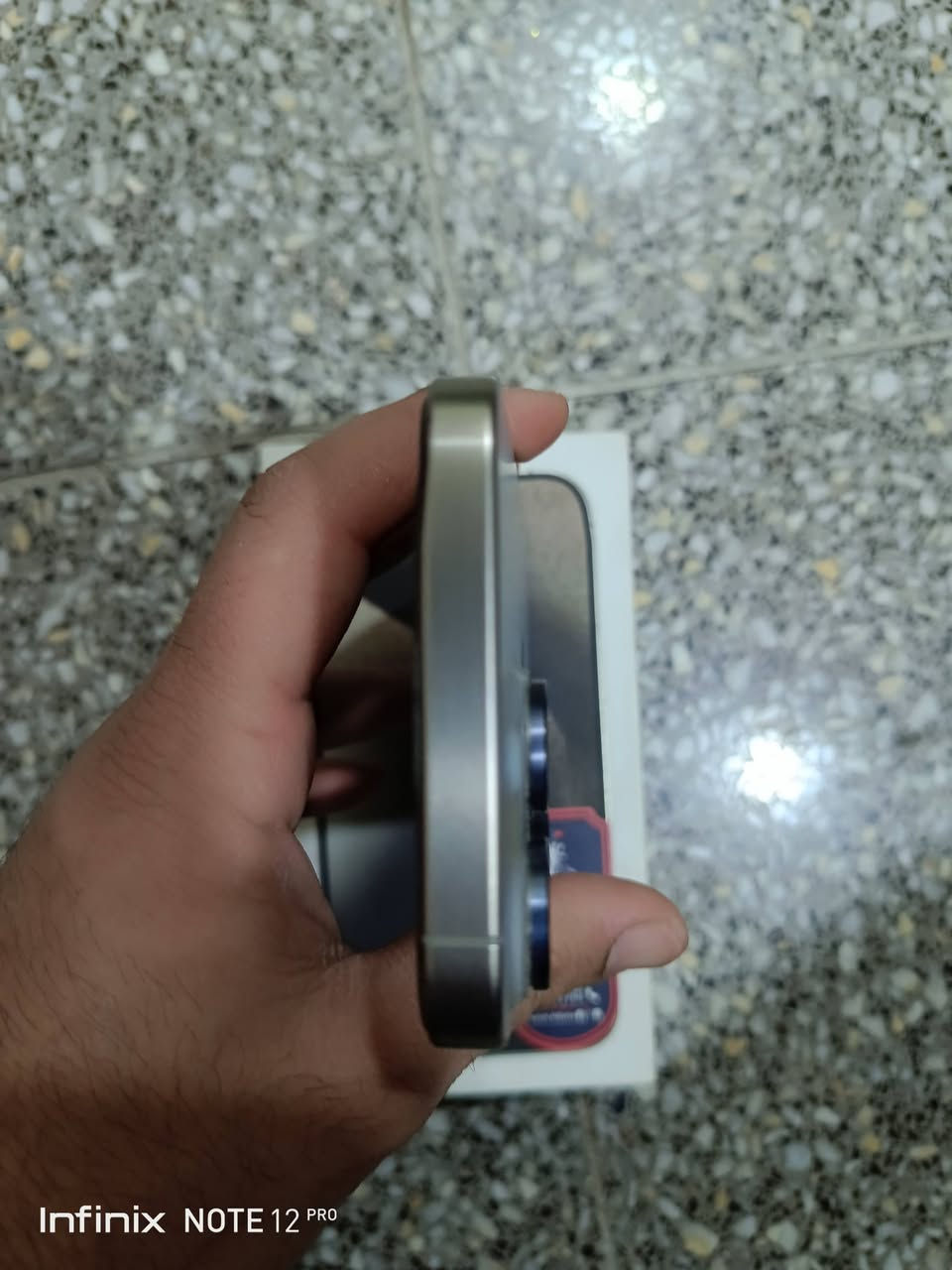 سلام عليكم ايفون 15 برو ماكس ذاكره 256 بطاريه 90 جهاز مكفول مابي اي شخط كامل ملحقاته الكيبل ووياه راس شاحنه مال شركه وكڤر شفاف وكڤرين ثانيات سعره. مليون و 25. وبي مجال بسيط للشراي الجهاز استخدامي الشخصي نضيف جداً متواجد فيس وواتساب ***********
