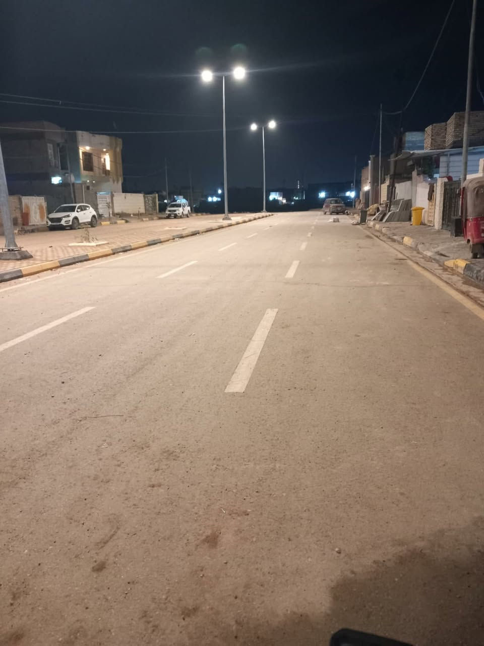 📢 للبيع / هيكل
📍 الموقع: حي السياسين

📐 المساحة90 متر مربع  

🏠 تفاصيل العقار:  
▪️ استقبال  
▪️ مطبخ  
▪️ غرفة نوم 
‏موقع الدار مباشر على التبليط
‏موقع جدا واقي
🎨 البيت مرتب وتصميمه جميل 

✅ مناسب للسكن أو الاستثمار  
✅ موقع هادئ جميع الخدمات متوفره￼

￼ التواصل والاستفسار
            ‏مكتب
‏سيدعلي الموسوي
‏📍 حي الموظفين
‏***********=***********￼
