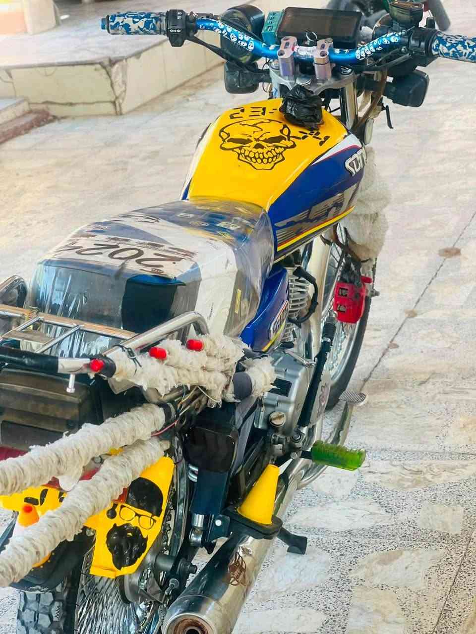 سلام عليكم شباب الماطور للبيع 
موديل 24 تايكر 
ممفتوح شرط 
مناقصه برغي حته شاشه تشتغل 
600 الف 
عنواني تكريت شارع الربعين 
***********
