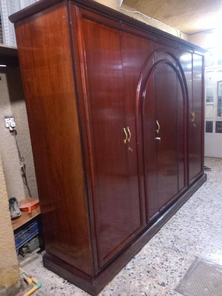 كنتور خمسه باب مستعمل توصئ العرض3متر  الارتفاع مترين و 17 سم العمق 60  السعر 350  وبي مجال العنوان بغداد الكرخ تقاطع درويش البياع شارع البداله الانتصارسوق اميمه فرع مجمع الرازي ع اليمنه منتصف شارع ع اليسرى خلف مي اور
***********
*********** بغداد, العراق
