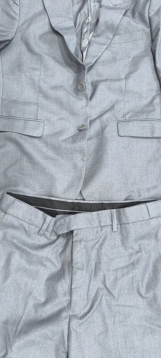 قاط رصاصي مكتوب M بس هو اكبر يلبس تقريبا وزن 80/85 يعني XL ثلاث قطع ب40 الف بعدة جديد


**إذا كنت صاحب هذا الإعلان وتريد حذفه لأي سبب، رجاءا أرسل رسالة إلى الدعم الفني**