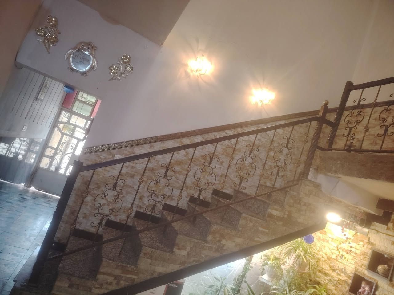 دار للبيع زراعي المساحة ١٠٠ م طابقين كامل الخدمات ماء وكهرباء ومجاري وتبليط حي البتول شارع مدرسة الخيرات السعر ٩٥ الاستفسار على الأرقام ***********
