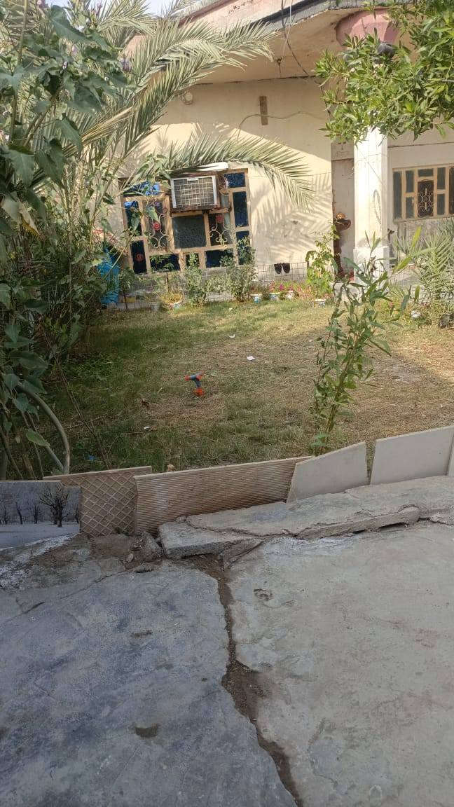 دار المساحة ٢٧٠ متر طابو زراعي سند ٢٥ شارع الويسات يتكون من غرفتين وصاله ومطبخ واستقبال وكراج سيارة بسعر ٤٠ مليون للاستفسار الاتصال على الرقم *********** او مراجعة مكتب الديار شارع العلوة مقابل فرع ملعب منصور
