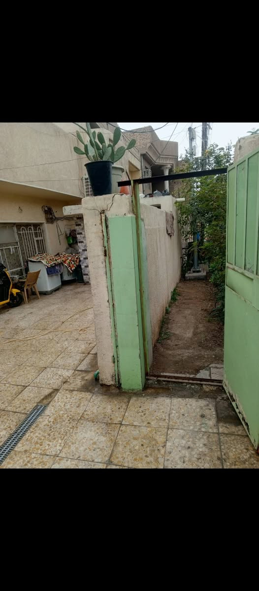 بيت للبيع طابو صرف بسمنة  مساحة 200 متر ركن استقبال كبير +غرفتين  + الطابق الثاني  غرفتين  + سطحين عنوان البلديات حي التراث الطابو خلف إعدادية  المشتل  سعر 300  وقابل للتفاوض  ‏‪***********‬‏
