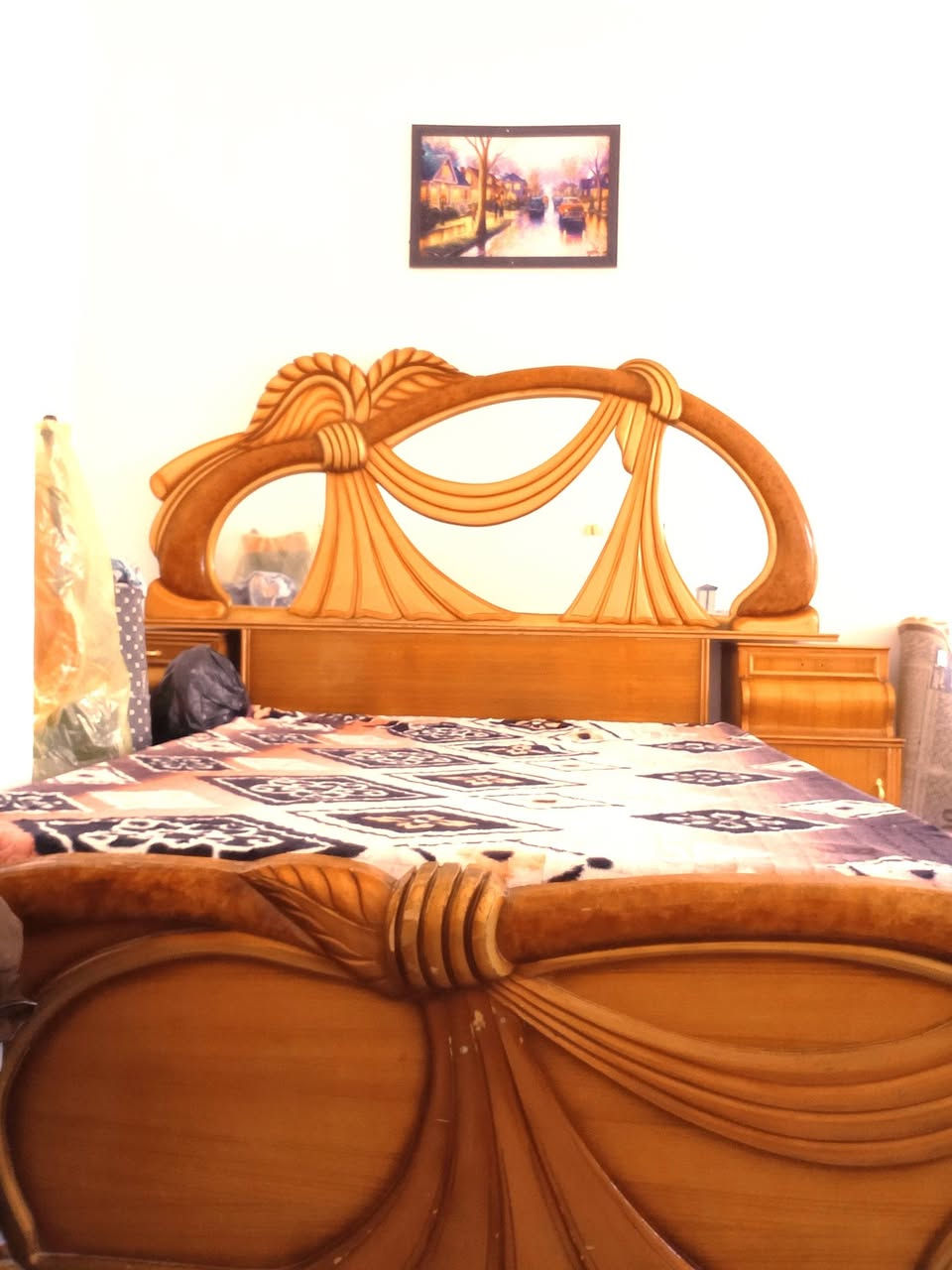 غرفه صاج درجه اولى 6بيبان شغل عراقي الله شاهد صارت عليه ب 3ملاين ونص ومستعجل على بيعهه عندي معامله السعر 500 العنوان: كربلاء الحر 
الرقم: ***********
