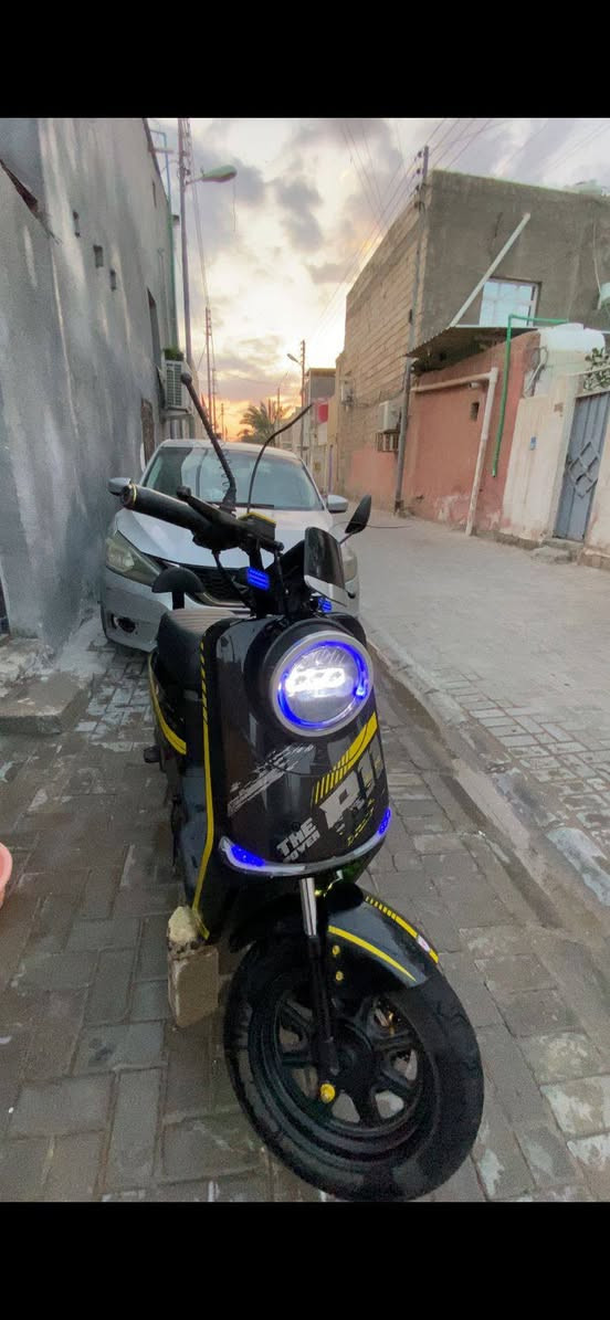 سلام عليكم الدراجه للبيع R11 مكفوله من كلشي الكهربائيات گلهن شغالات البريكات شغالات كلشي بالدراجه شغال + بيهه بلوتوت صوته كلش واضح السرعه 120 ولدراجه سالهه 35 يوم من خذيناهه سعرهه 650 وبيهه مجال للطيبين هاذ الرقم للستفسار ***********
