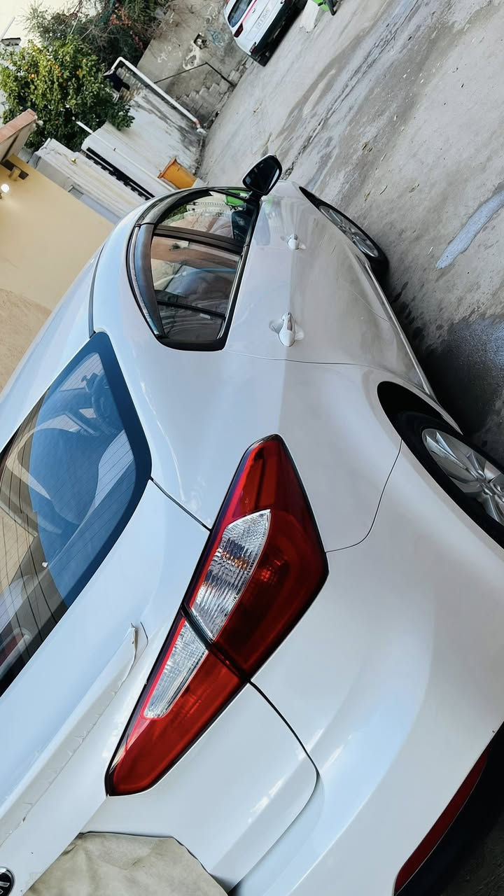 سيراتو 2016 خليجي بدون ضرر سيارة كلش نضيفة وخير من الله متحتاج تصرف عليهة الف دينار سيارة كاملة مكملةتريدهة شغل تريدهة مال بيت ومن الله التوفيق 
السعر 130 وبيهة مجال 
مكلف بالنشر  العنوان ديالى 
رقم صاحب السيارة. ***********
