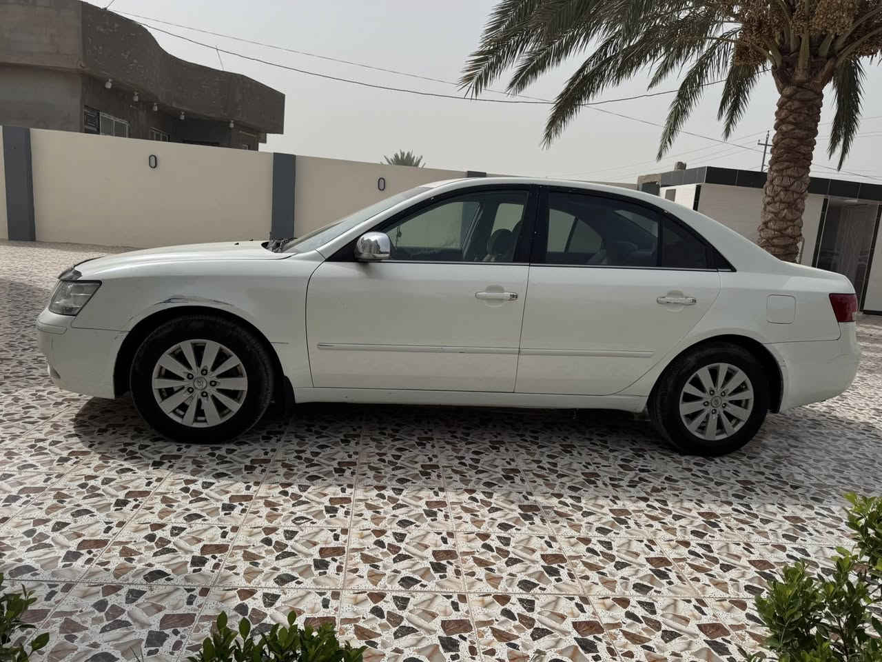 سوناتا ٢٠٠٧
دعامية ولايتات ١٠ 
محرك ٣٣٠٠  ٦سلندر قبل ٢٠يوم شديته ناعمه وخير من الله 
صدر خلفي وامامي جدد قبل فتره بدلتهن 
 السياره مصبوغة حزام ضررها من امريكا الجاملوغ الخلفي 
تدفئه تبريد كهربائات كلها شغاله 
بيها تكحيل بالقمارة 
بيع او مراوس بأحدث حسب الاتفاق 
السعر ٩٠وبيها مجال
رقم الهاتف ***********
بي واتس 
مكاني ديالى الخالص السندية
