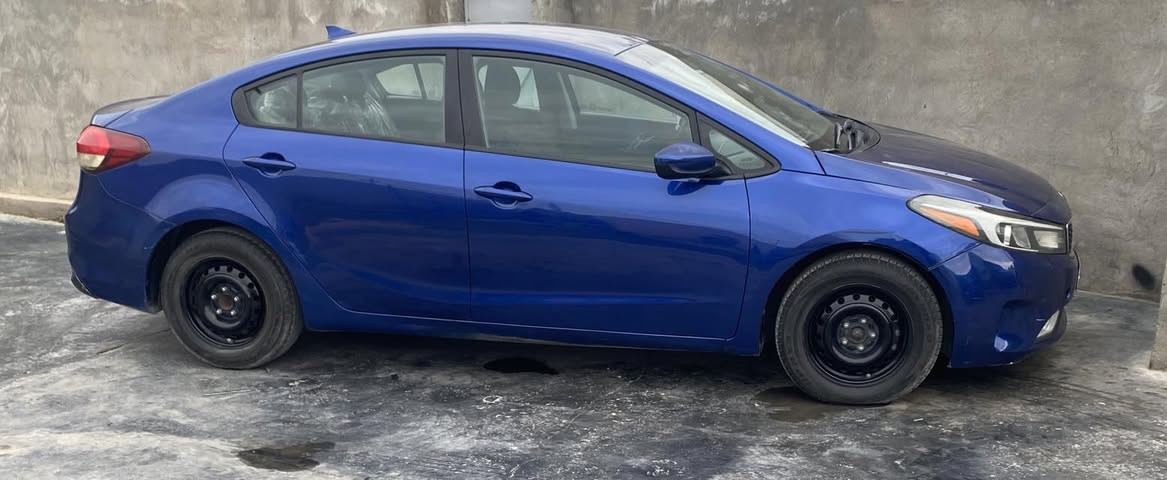 السلام عليكم سيارات للبيع باسعار مناسبه
__________________________________________

سوناتا 17 بيها 4 قطع بدون اي دواخل سعر 104 مجال قليل

__________________________________________

فورتي 17 بيها قطعه 1 الباقي كفاله السعر 115 ومجال قليل

__________________________________________

ملاحظه السيارات بدون اي نقص ونظيفات جدا وباسمي ثنينهن 

مكان بغداد التاجي ***********
