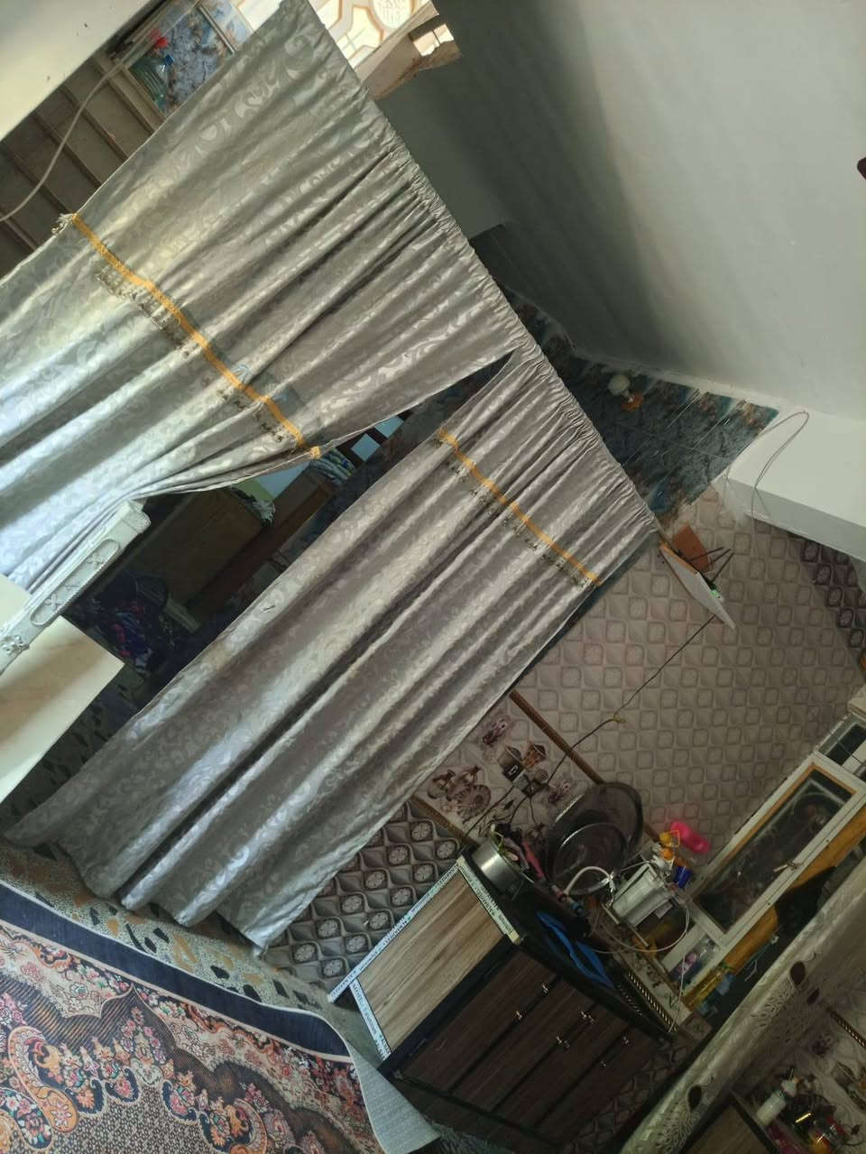 بيت للبيع بل جمعيات نهاية شارع 20بيت 100متر مربع قاطين ركن على الشارعين يحتوي القاط الاول على ستقبال وغرفه وصاله ومطبخ +مطبخ حراري و صحيات ومنور وطابق الثاني يحتوي ع غرفه ول سطح ايزوگام استفسار اتصال ع رقم ***********
