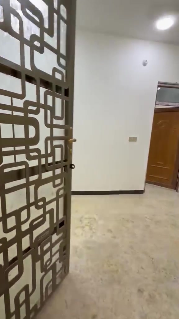 شقق للاجار عمارة جديدة غرفتين وصالة ومطبخ وخدمات بغداد الجديدة تقاطع المسبح @ عقارات الكاظمي ***********
