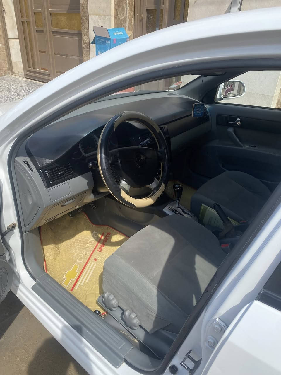 السعر ٧٧'….السلام عليكم ٢٠١١ذي قار حرة سيارة بيه طخه باب الصدر والباب الورا الباقي كفاله عامه كيرًومكينه وحدادة جاهزة على اخر شي سيارة تحويل ثاني يوم مكاني ناصرية مركز ***********
