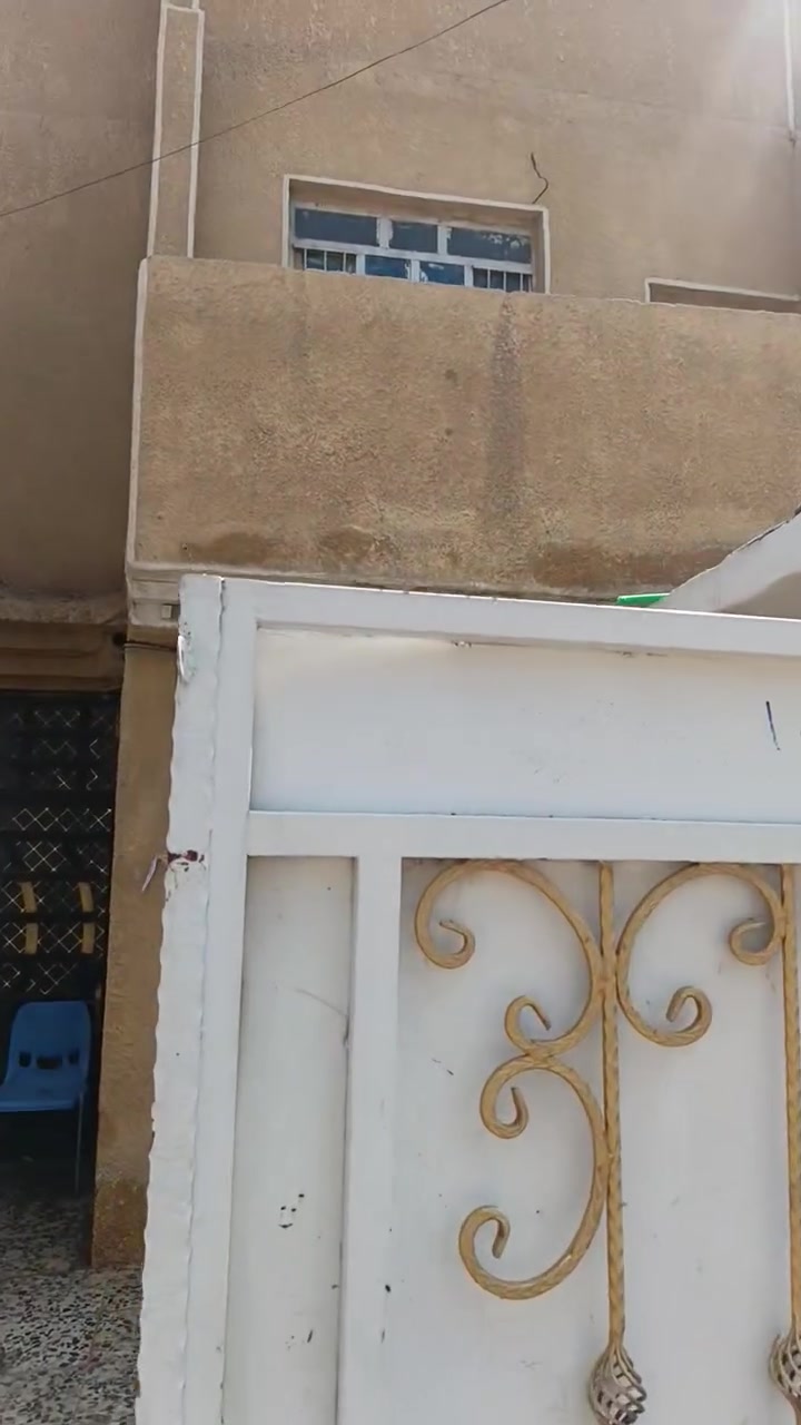 السلام عليكم بيت ميت متر الوجه خمسه وإنزال ٢٠ السكلات 12الثانيه قرب أسواق سمارك بي غرفه فوك عكاده ***********

