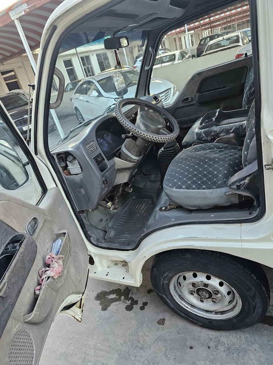 السلام عليكم
كيا ام عيون موديل 2002سياره جاهزه مجهزه ما بيه نقص تحويل ثاني يوم رقم نكليزي مكينه جديده كير جديد  صدر حلو  مكان سياره يوسفيه سعر سياره 75وبيه مجال ***********\***********
