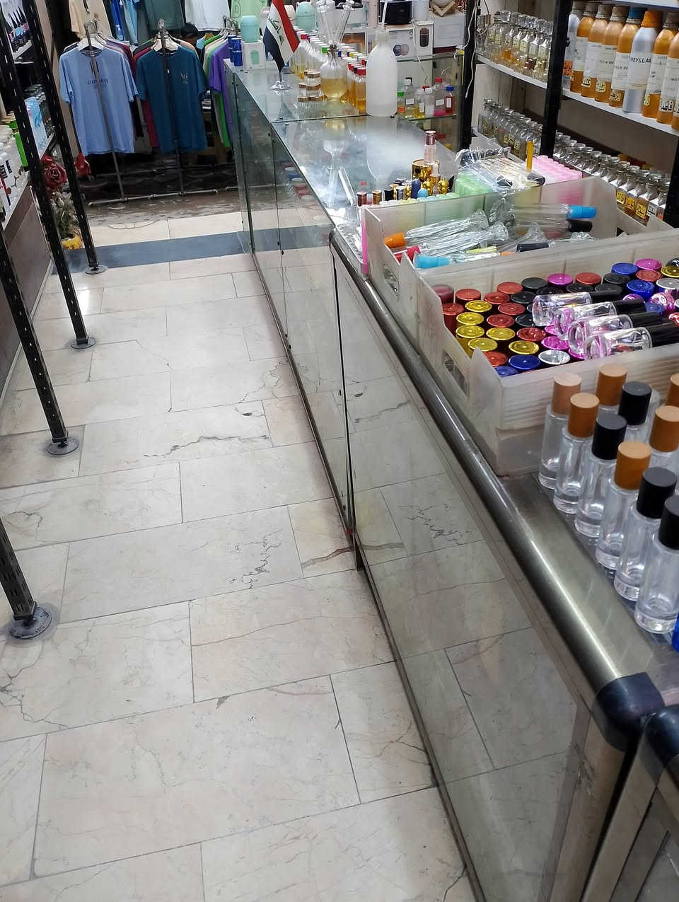 باترينات عدد اربعه 3 كزاز متر مربع  1  المنيوم متر وعشرين  الاتصال على الرقم ***********
