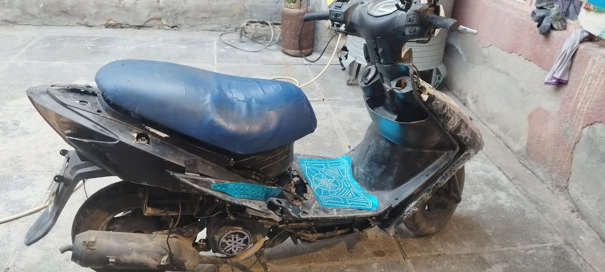 سلام عليكم دراجة سيام طافية طافية ابيع كوم حديد  كوم حديد تمام 75 وبيهة مجال دراجة طافية شغلة كهربائيات رقم الهاتف ***********
