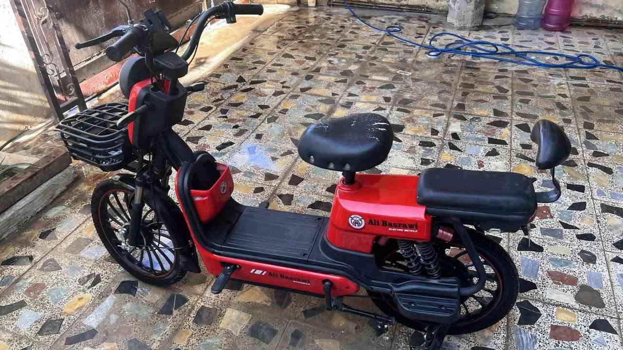 دراجه شحن للبيع فول مواصفات وكلش نضيفه مستخدمهاا شهر واحد بس محتاج وريد بيعهاا بس نقصهاا بطاريات الين جنت تاركة المكان زعفرانيه ربع شوارع السعر 200
‎***********
