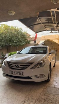 هيونداي سوناتا 2013 رقم بغداد سنوية و هزة كلها جديدة بسمي  سياره مكفول...