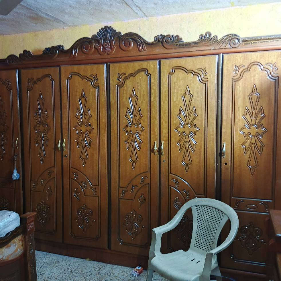 غرفه اخشاب تسكام الثقيل والقران مليونين سويتها ورايدها 700قفلها اي خلل ما بيها نضافتها 80٪النقشه مال التاج مال الجربايه واكعه موجوده عنوان ناصريه مدينه الصدر*********** ناصرية, ذي قار

