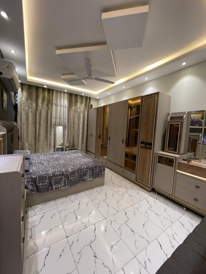 السلام عليكم من رخصه الادمن بيت بناء حديث2023 مساحه75 نزال22 واجه 4اله  بيت كل اغراضه حديثه السعر بدون الاثاث 215 ومع الاثاث230 وقابل لتفاوض  يعني بيت ماناقصه شي بس جيب اغراضك وتكعد بي نضيف كلش العنوان رصافه حي اور بفرع مطعم صلاح كبه اربع بيوت وتطلع عل شارع المنطقه جدا نضيفه الرقم*********** حياكم الله
