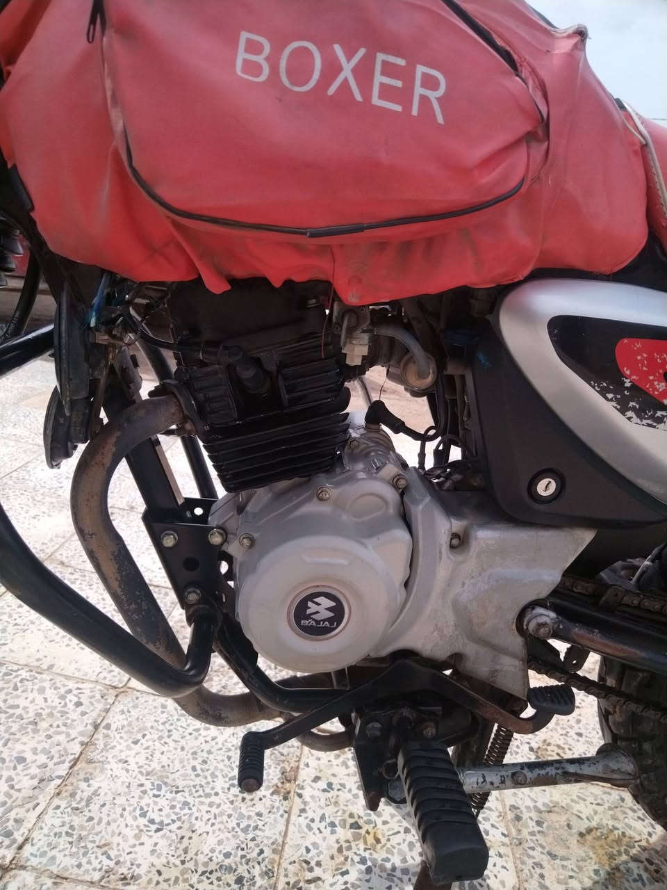 بوكسر ٢٠٢٣ أوراق كامل نضيفه تجي تشوف بغينك سعره ١٦٠٠ بيه مجال حك الجيه  العماره حي الشرطه
***********
