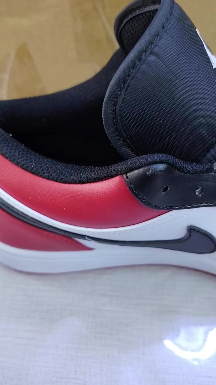 حذاء رياضي ماركه NIKE  صنع اندنوسيا قياس 34
خلي سعرك


**إذا كنت صاحب هذا الإعلان وتريد حذفه لأي سبب، رجاءا أرسل رسالة إلى الدعم الفني**