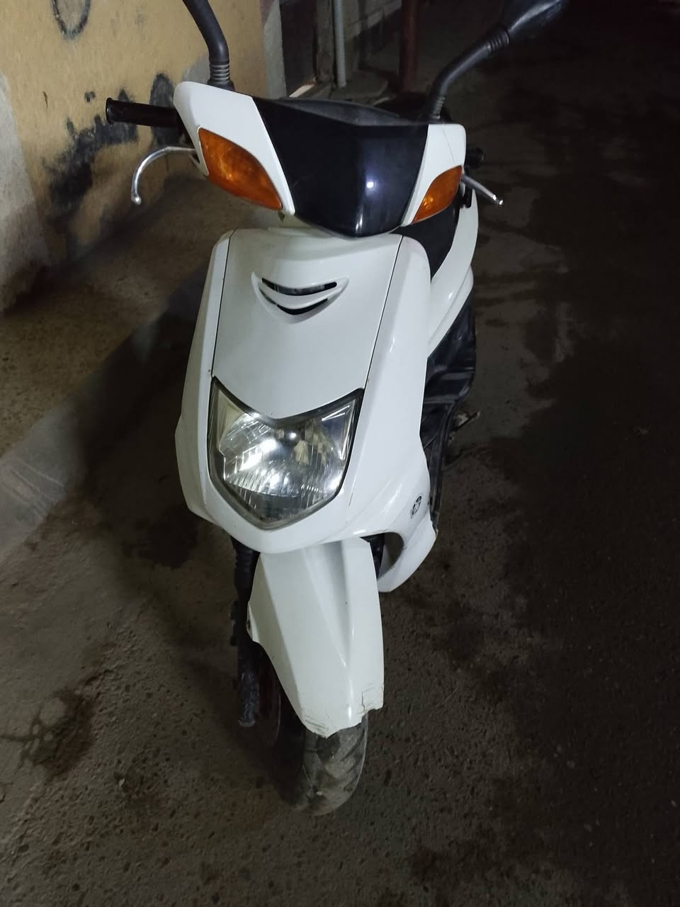 سلام عليكم متاح دراجه سكنس نثيه ياباني سلف وهندر شلعه ومعدل الكهربايات كلهه شغاله قفل صندوك المكينة ناعمه ممفتوحه سعر 350  مكان مدينه الصدر رقم الهاتف ***********
