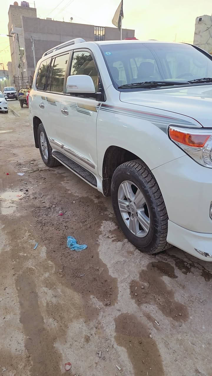 السلام عليكم
لاندكروز 2014
كفاله عامه 
8سلندر 
خليجيه 
 GXR
الرقم بغداد 
مكان السياره بغداد 
رقم الهاتف ***********
اتصل وبيك خير وتدلل
