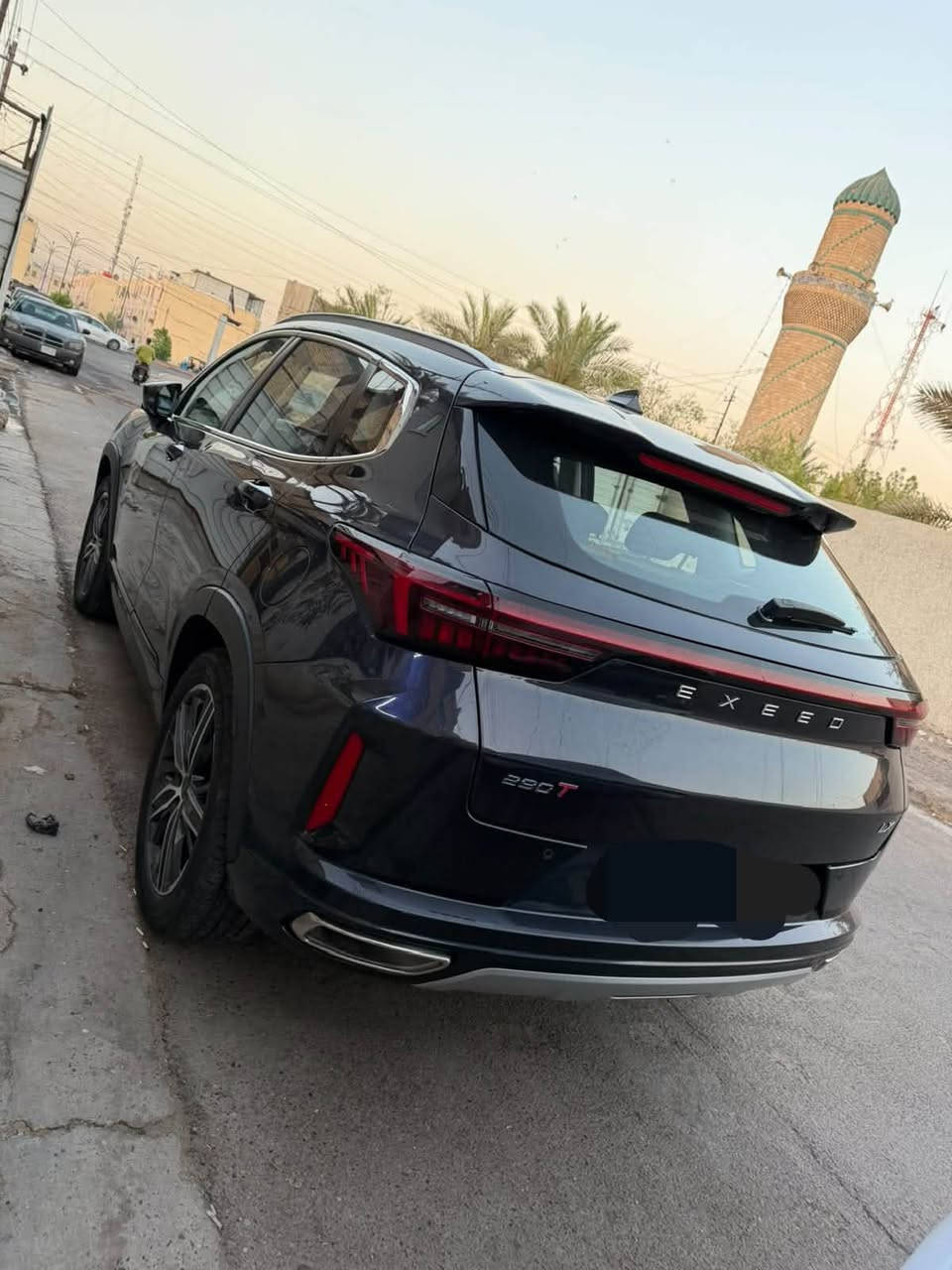 للبيع Exeed LX 2025 Luxury

*تفاصيل السيارة:*
- *الموديل*: 2025
- *المحرك*: 1600cc تيربو - 184 حصان
- *الممشى*: 35,000 كم شرعي
- *المكان*: بغداد
- *الرقم*: اربيل خصوصي
- *اللون*: نفطي ملكي
- *الاستيراد*: خليجي

*المواصفات - فول مواصفات Luxury:*
*الراحة:*
- تبريد وتدفئة كشنات جلد
- سقف بانوراما فتحة
- تشغيل عن بعد + بصمة تشغيل
- مقاعد كهربائية + ذاكرة
- صندوق خلفي كهربائي
- شاحن لاسلكي + 4 منافذ USB

*السلامة والتكنولوجيا:*
- كاميرا 540 درجة
- رادار + مثبت سرعة تكيفي
- تحذير مغادرة المسار + نقطة عمياء
- حساسات امامية خلفية
- فرامل طوارئ تلقائية
- 6 ايرباك + ABS + نظام ثبات

*حالة السيارة:*
✅ كلين تايتل
⚠️ بيها ضربة خفيفة جدا باب يم السائق مصلحه تجميلي
✅ باقي السيارة شركة بدون صبغ 
*المكان*: بغداد
السعر 170 وبيها مجال 
رقم صاحب السياره 
***********
