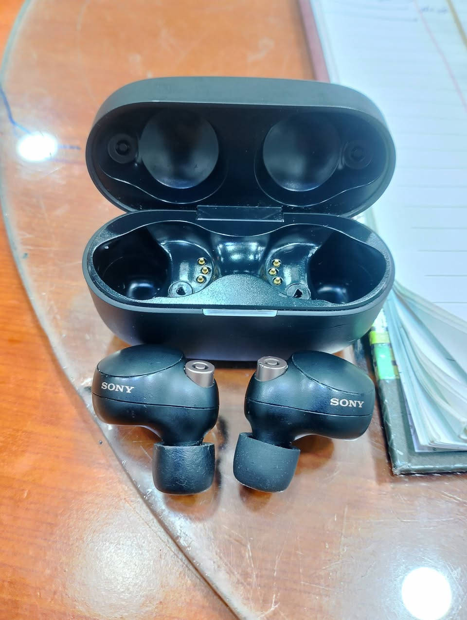 بلوتوث: 5.2 (SBC / AAC / LDAC)
سلام عليكم سماعه سوني قيم واخذ مكاني بغداد 
عزل ضوضاء: نعم (ANC)

عمر البطارية: ~8 س (ANC) / ~12 س بدون ANC

عمر مع العلبة: ~24–36 ساعة

شحن سريع: 5 دقائق ≈ 60 دقيقة تشغيل

شحن لاسلكي: نعم

مقاومة ماء: IPX4

ميزات إضافية

تحسين صوت DSEE Extreme

إيقاف تلقائي بوجود صوت أو عند نزع السماعة

تحكم باللمس ودعم مساعد صوتي


**إذا كنت صاحب هذا الإعلان وتريد حذفه لأي سبب، رجاءا أرسل رسالة إلى الدعم الفني**