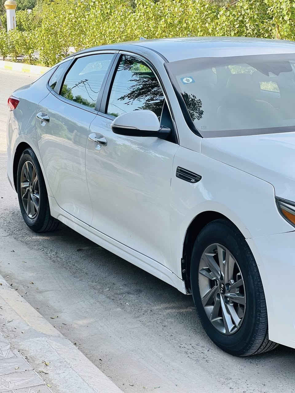 السلام عليكم
للبيع كيا ابتيما 2019 وارد امريكي رقم بغداد باسمي الرقم الجديد تحويل ثاني يوم حادثه بنيد مبدل نفس الون والجاملغ نفسه معمر 
حداديه تبريد كير محرك كله كارتون شرط الفحص تخم تاير ماشيه 90 الف 
مواصفات 
تحكم ستيرن 
شاشه جبيره
كامره دواره
دواخل لونين 
مثبت سرعه + تحديد مسار 
ثلاث وضعيات قياده 
حساسات خلفيه 
رادارات بلمري 
لايت زينون
وبعد بيه مواصفات 
لسياره احله من الصور جديده كلش 
المكان الناصريه شارع بغداد
السعر 142وبيه مجال 
للاستفسار اتصل  ع الرقم 
***********
