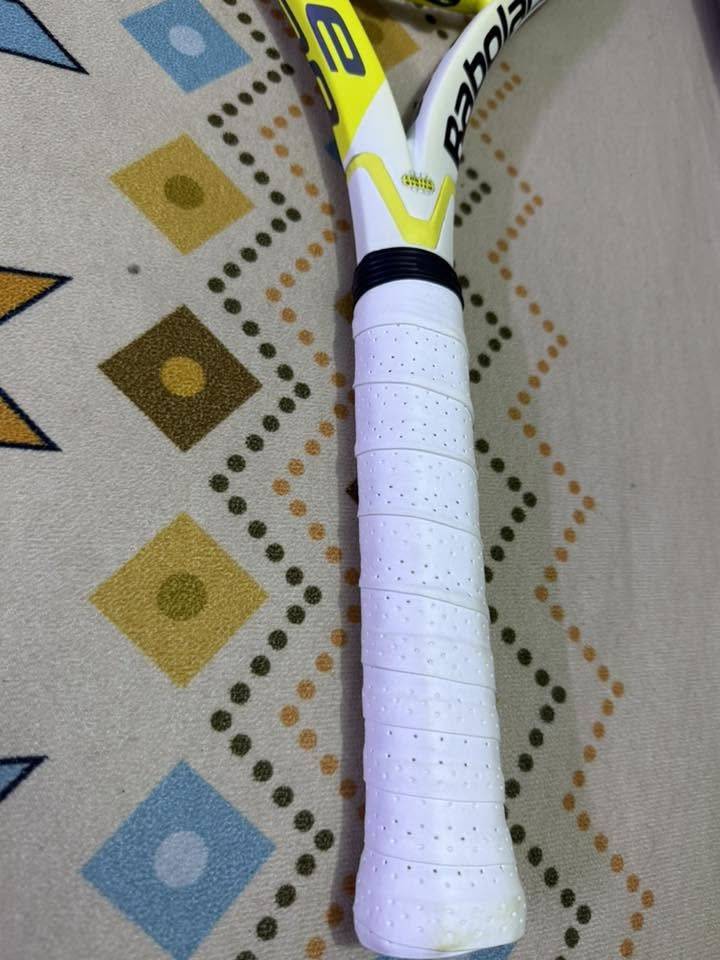 مضرب تنس Babolat AeroPro Drive Cortex
 (نسخة نادال الكلاسيكية) 🎾
مضرب اصلي وكالة نضافتة 99‎%‎ مثل ما موضح بالصور
حجم رأس المضرب 100
وزن 300 غرام
نمط الاوتار 19x16
سعرة 125 الف


**إذا كنت صاحب هذا الإعلان وتريد حذفه لأي سبب، رجاءا أرسل رسالة إلى الدعم الفني**