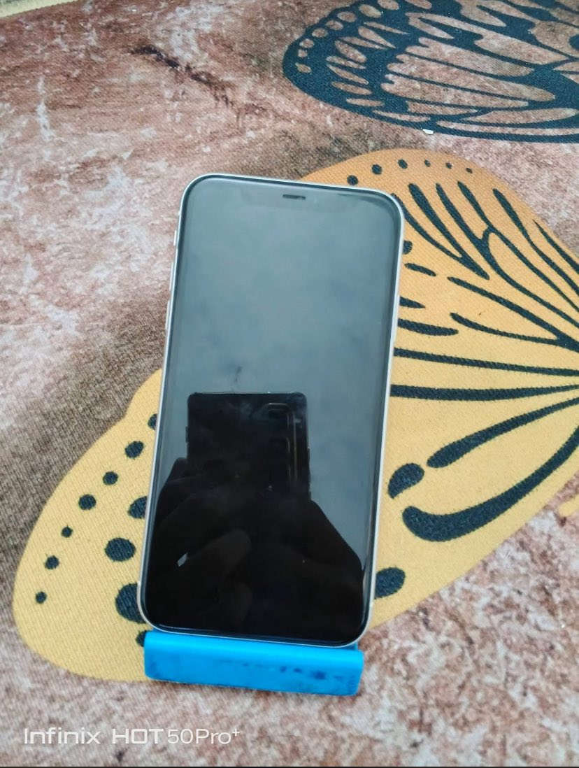 ايفوان ١١  البيع شاشه اصليه مبدل بس بطاريه شكره مكاني شعب سعره 200رقمي***********
