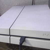 بلي فور مهكر بس مابي العاب  كامل هوة ملحقاته 3 يدات بي  للبيع  200 وبي...