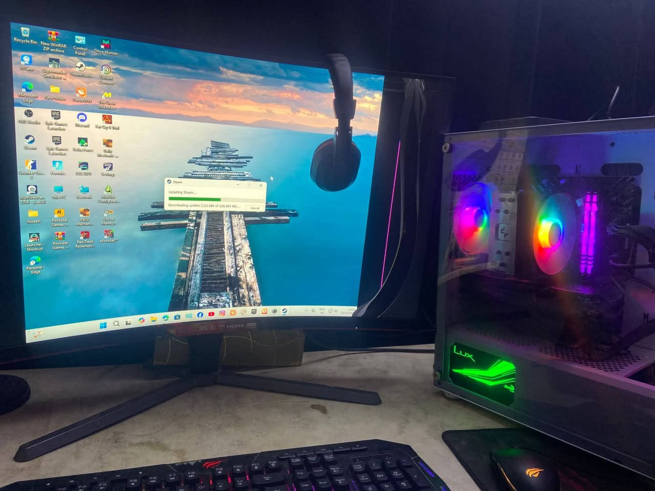 المعالج: Intel®️ Core™️ i5-12400F (الجيل 12)
• عدد الأنوية / الخيوط: 6 أنوية / 12 خيط
 • التردد: 2.50 GHz
 • كرت الشاشة: NVIDIA®️ GeForce RTX™️ 4060
 • ذاكرة كرت الشاشة: 8 GB VRAM
 • DirectX: يدعم DirectX 12 Ultimate
 • الذاكرة العشوائية: 16 GB RAM
 • سرعة الرام: 2400 MT/s
 • التخزين: 1.40 TB
 • اللوحة الأم: ASUS
 • نظام التشغيل: Windows 11 Pro
 • بنية النظام: 64-bit
مساحة التغزين : 2360
شاشه بيها ضربه عل جها اليمنه 
سعر جهاز مليون و بي مجال
‭0773 818 8045
