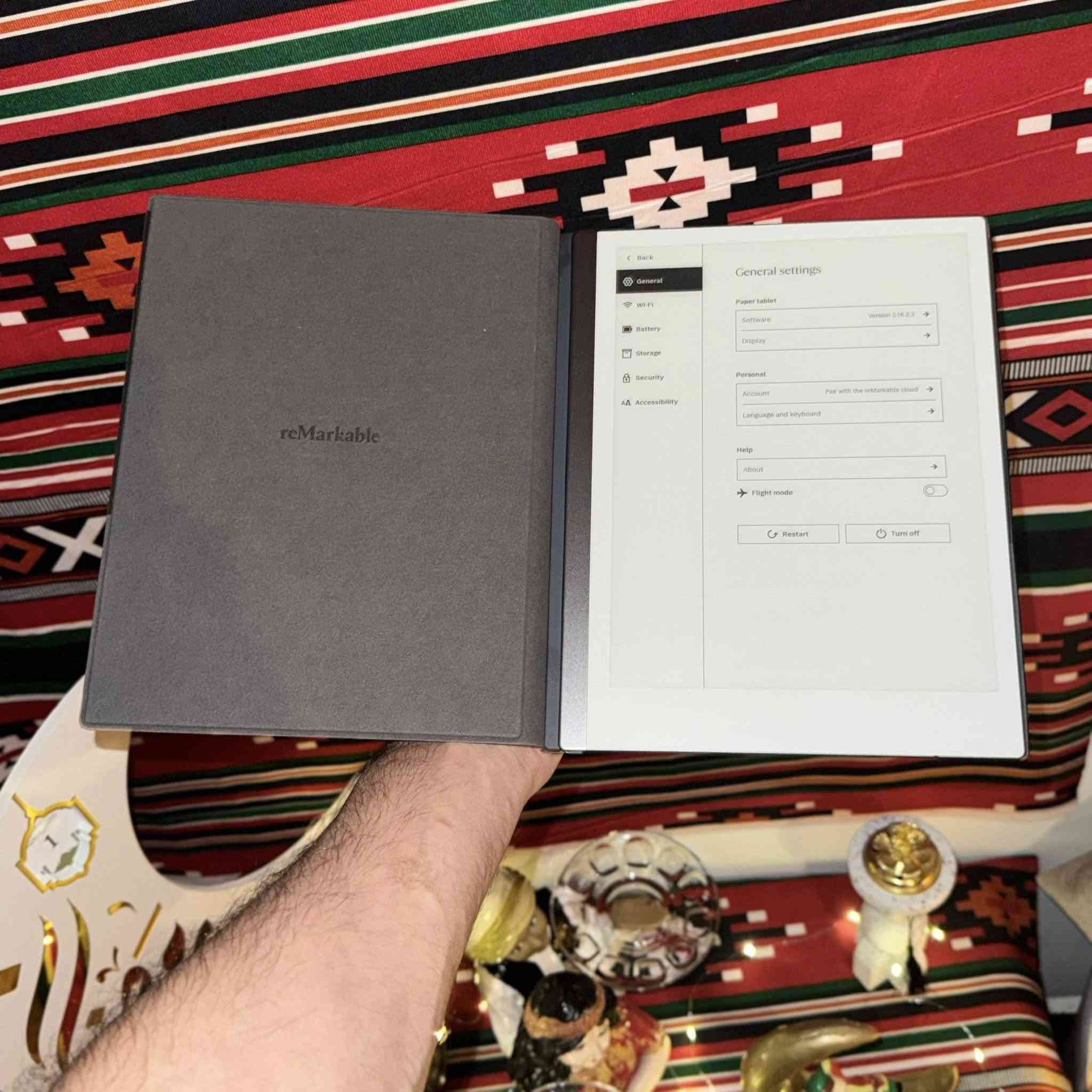 سلام عليكم 
متوفر reMarkable 2
مع قلم وحافظة وكيبل شحن 
حجز وتساب *********** او خاص
