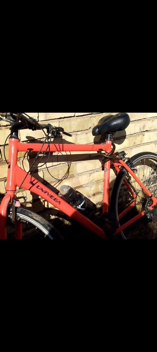 دراجه هوائيه للبيع
دراجه نضيفه بشكل مستخدمه قليل 
دراجه جانت مجودره ومضمومه 
 صناعه امريكيه 
8 سرعة خلفيه 
2 سرعة اماميه 
فريم المنيوم 
فريم 29 
فريم xl 
دراجه بشكل فووول 
وزن خفيف كلش كلش 
*********** واتس اب
