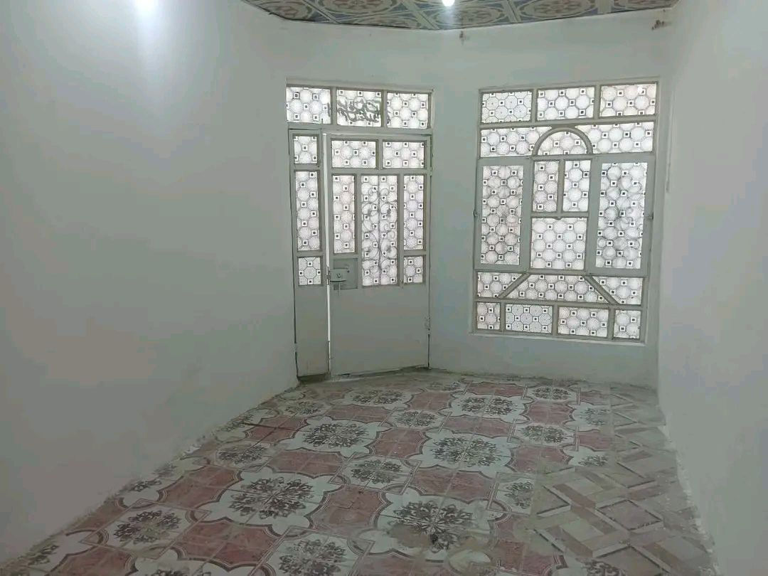 السلام عليكم بيت 100 متر للبيع حي ميسان شارع الجامع 
سند بأسمي *********** سعر مناسب
