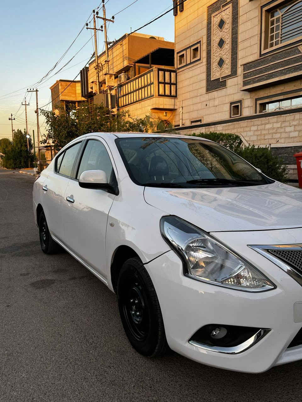 نيسان سني هندي ابليته زركه مديل 2016
مكفوله من ضربه وصبغ وتبديل 
بيه فقط بارد بل باب 
كير مكينه كفاله 
صدر امامي خلفي جديد 
تبريد ثلج السياره جاهزه بدون اي نقص 
ماشيه ٩٤ 
عارضه 83 وبيه مجال لشراي 
مكاني البياع 
***********
