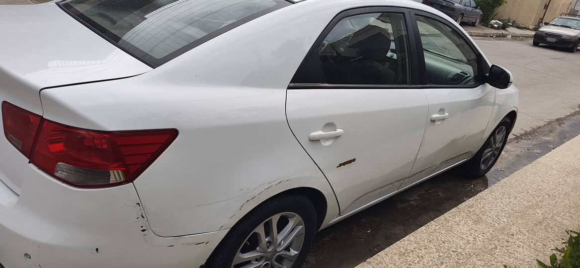 السلام عليكم
كيا سيراتو 2011 خليجي 
بدون صبغ نهائي فقط 3مكانات بارد ومرفق السونار المحترف
محرك 16دوش كير توماتيك وعادي شرط طخم وطخم تايرات شرط 
مواصفات 
تحكمات جهتين 
اشاير مري 
مري شفط 
5 ويل كب
شاشه مع كاميرا مع منافذ شحن
حساسات خلفيه 
السعر 98
***********
***********
