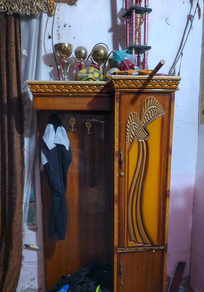 غرفة نوم اللبيع سعر 500 ألف
وبيه مجال غرفة تسكام 
ت ***********
