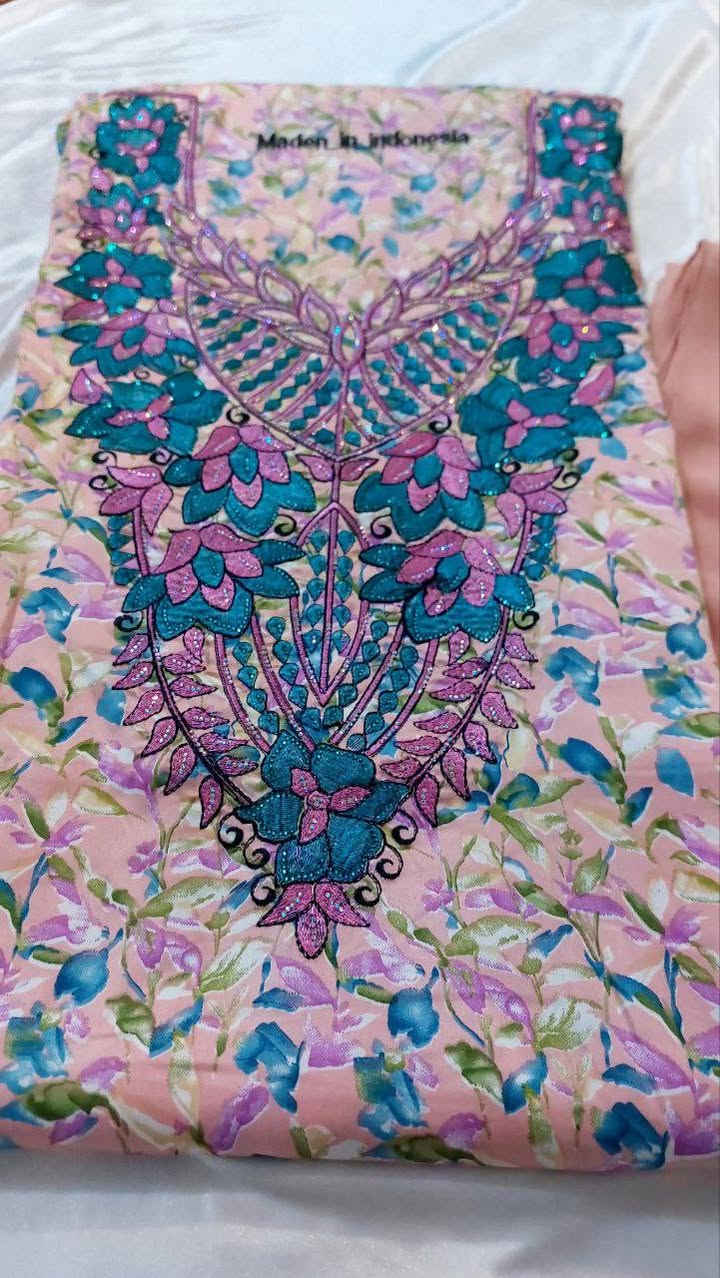 مخور حرير اندنوسي 
غير  مخيط 
قطعه فقط ٤متر مع شال
سعر 30 مع التوصيل اخر 4 قطع


**إذا كنت صاحب هذا الإعلان وتريد حذفه لأي سبب، رجاءا أرسل رسالة إلى الدعم الفني**