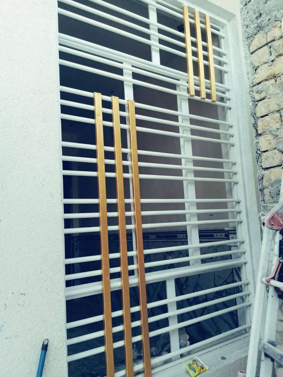 صبغ وتنظيف الشبابيك والابواب وصبغ الجدران وشد لوح  الباب *********** للاتصال + واتساب بأسعار مناسبة
