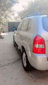 سياره للبيع توسان مديل 2009 السياره خليجي السياره حلوه ونضيفه وعلي مال...