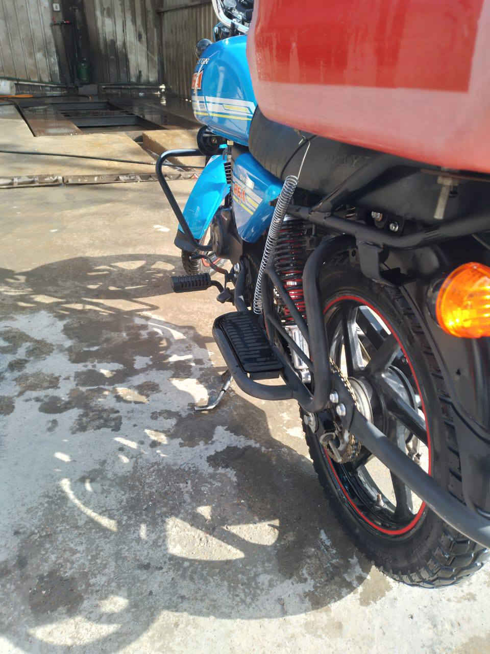 السلام عليكم دراجه دايوان كلاسك2025رقم اربيل بسم الشركه ماشيه30الف الدراجه خير من الله ماناقصها شي
السعر2400وبيها مجال للشراي مكاني بغداد البنوك
***********
