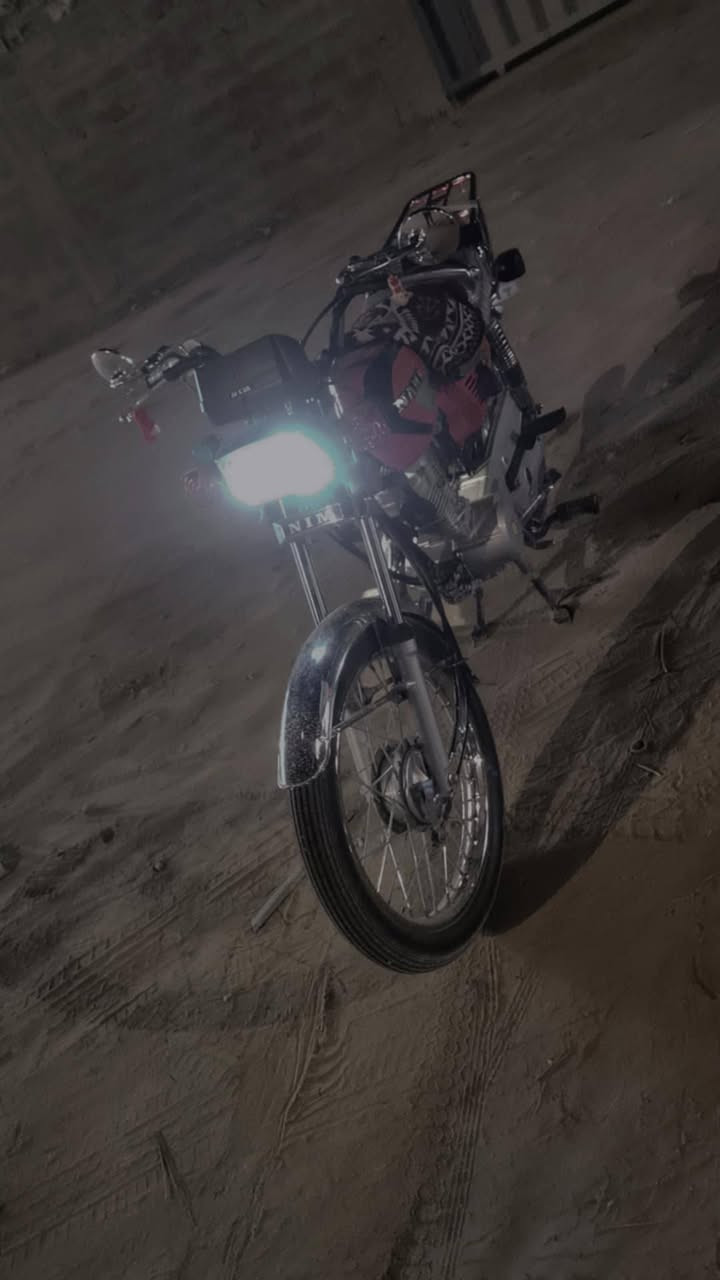 السلام عليكم دراجه جديده برغي مامفتوح بيها دراجه موديل ٢٠٢٥اوراق سكنر وكيلها بل خان مكان نجف قريه الغدير *********** سهى 750وبيها مجال
