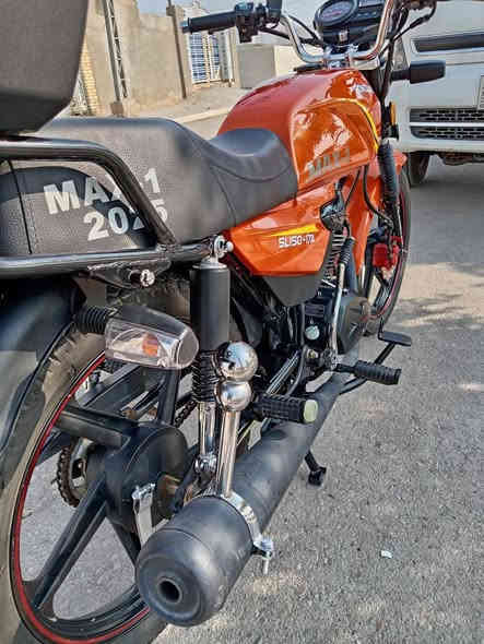 السلام عليكم سونك ماكس موديل ٢٥ وراق سكنر 
كفاله عامه ثالث تبديلت دهب مكينه ١٥٠ ظاقطه وزنجبيل
بدون رجه نعومه فول تايرات جوبلس تشغيل سلف
 السعر ب مليون 150 وبيها مجال العنوان العماره حي الجامعة  رقم صاحب الدراجه ***********
