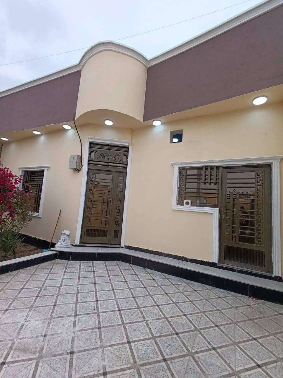 🏡 بيت للبيع – الجزيرة / باب الهوى
📍 الموقع: الجزيرة – باب الهوى، شارع سيد لطيف المختار.
🔹 المساحة: 185 م²
🔹 البناء: بلوك، شغل درجة أولى.
مواصفات البيت:
- غرفتان.
- ديوانية.
- هول.
- كراج للسيارة.
- صحيات داخلية وخارجية.
📄 نوع السند: طابو صرف زراعي باسم عراقي، مع وكالة ومكاتبة ونسخة من الطابو.
💰 السعر: 78 مليون دينار عراقي، قابل للتفاوض.
📞 للاستفسار اكثر اتصل على الرقم:
*********** البصرة, العراق
