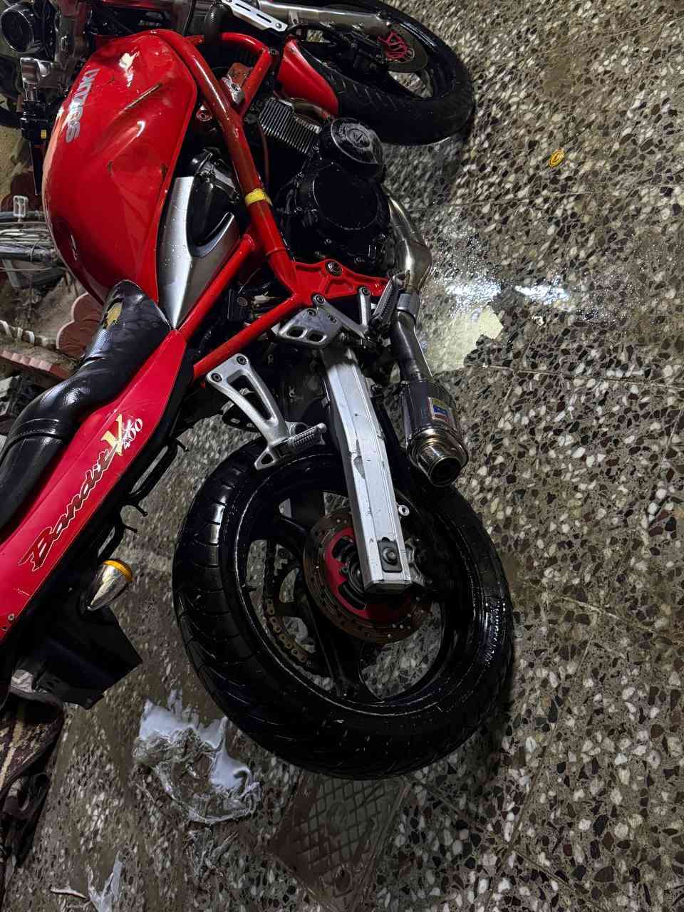 السلام عليكم 
السلام عليكم /
بانده كرستال 400 محرك vc قبق احمر الدراجه جانت شغاله وكلشي ما بيه هسه طافيه نقصه سلف وباتري وجوزه فقط وبيه تاير خلفي جديد ودراجه شوفه عينكم سعره 500 وبيه مجال حك الجيه مكاني بغداد ابو غريب ابيع كوم حديددد *********** #الجميع
